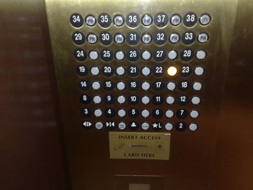 Cách sử dụng thang máy