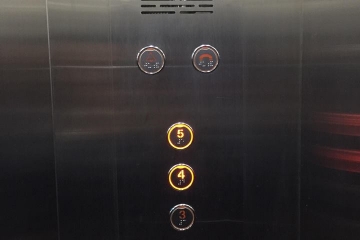 Bảng điều khiển thang máy