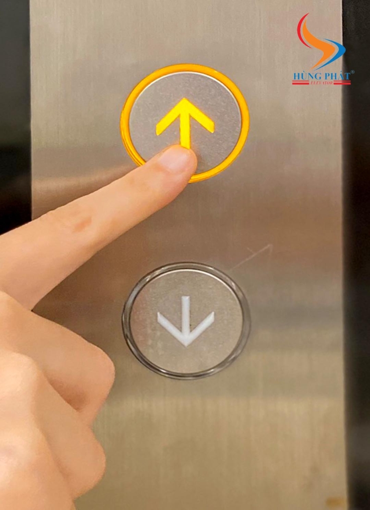 Nút bấm ngoài thang máy