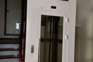 Lắp đặt thang máy cửa mở bằng tay tại Hà Nội