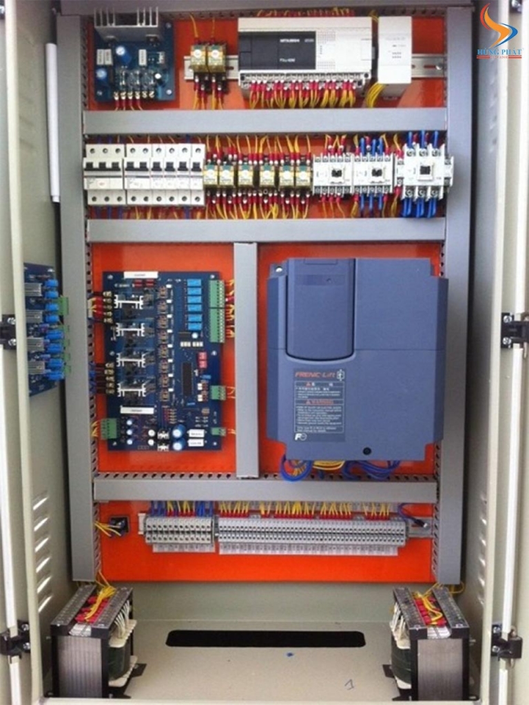 Tủ điều khiển thang máy sử dụng hệ điều hành ACVV