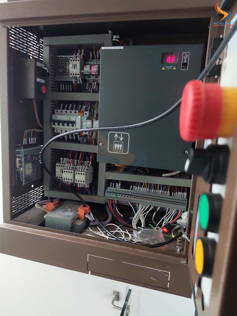 Tủ điều khiển thang máy Công ty Hùng Phát